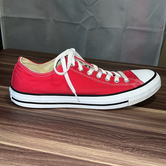 Red Converse sneakers - Picture 6 of 13